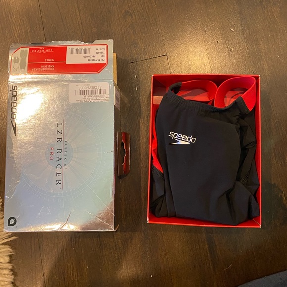 NWT SPEEDO KNEESKIN! - Picture 3 of 9